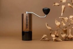 Comandante C40 MK4 Nitro Blade Handmühle Liquid Amber -Eureka Verkaufs Shop Comandante Liquid Amber ambiente1 1280x1280