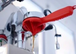 Espazzola Brühgruppenreiniger In Rot 56-58mm (Modell 2+3-58) -Eureka Verkaufs Shop EspazzolaInUse 1280x1280