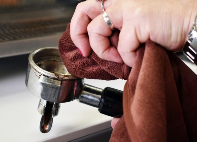 Eureka Verkaufs Shop -Eureka Verkaufs Shop Joefrex Barista Tuch fur die Reinigung des Siebtragers 1280x1280 768x556 1