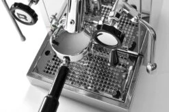 Rocket R58 V3 - Cinquantotto - Rotationspumpe/Dualboiler - 2-Kreis Maschine 11 Rocket R58 V3 - Cinquantotto - Rotationspumpe/Dualboiler - 2-Kreis Maschine -Eureka Verkaufs Shop R58 V2 von Rocket Faema E61 Br hgruppe von oben 1280x1280 1