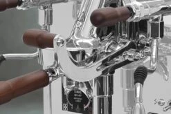 Torre Peppina Nussholz Mit Rotationspumpe - Dualboiler 11 Torre Peppina Nussholz Mit Rotationspumpe - Dualboiler -Eureka Verkaufs Shop Torre Peppina Nussholz Ergolift Front 1280x1280