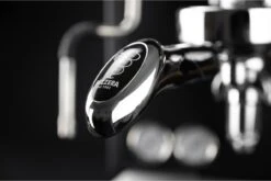 Bezzera MAGINERA PURE 2-Kreis Siebträgermaschine Sonderedition 14 Bezzera MAGINERA PURE 2-Kreis Siebträgermaschine Sonderedition -Eureka Verkaufs Shop bezzera maginera pure sonderedition detail 1280x1280