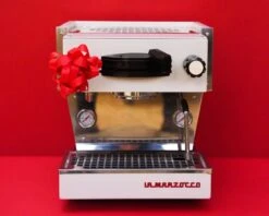 La Marzocco Linea Mini WEISS -Eureka Verkaufs Shop linea mini weiss ambiente schleife1 1280x1280